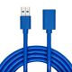 Fragment zwiniętego niebieskiego kabla USB 3.0 A na USB A Akyga AK-USB-10 ze zbliżeniem na końcówki